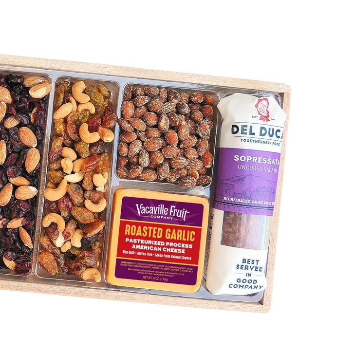 Vacaville Fruit Company, 60 oz. Dried Fruit & Nut Tray