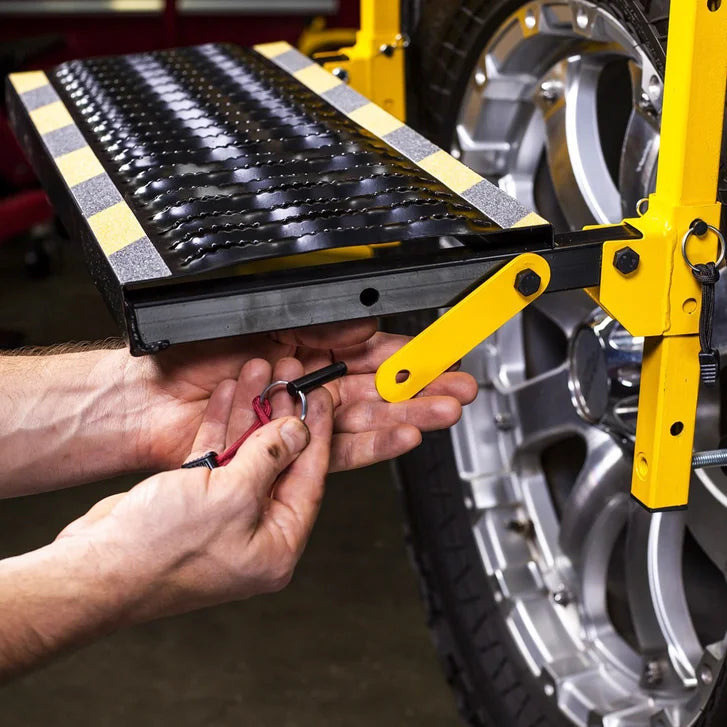 CAT 350 lb. Deluxe Truck and SUV Tire Service Step