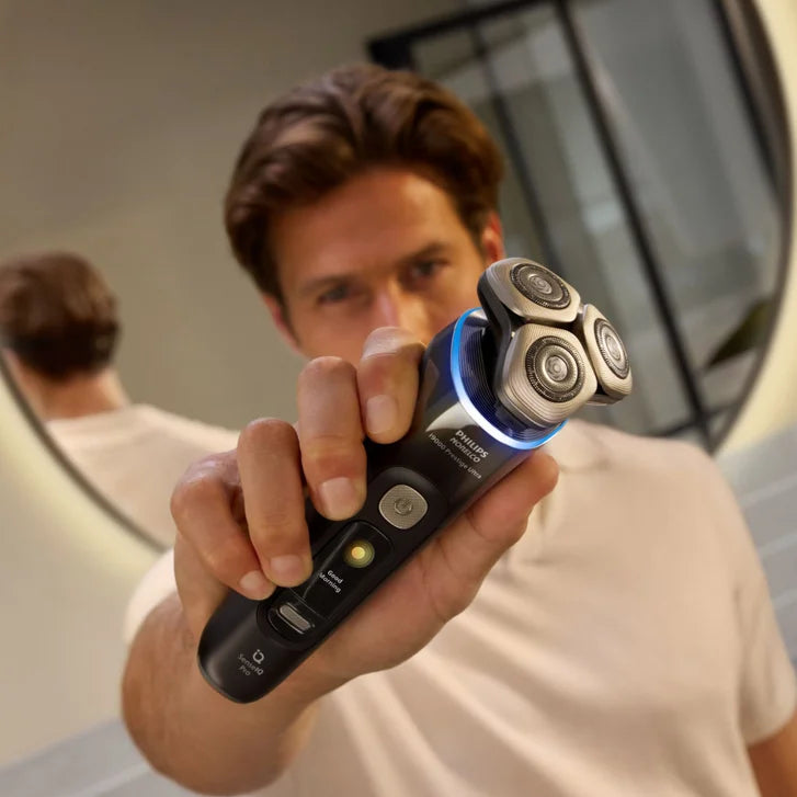 Philips Norelco i9000 Prestige Ultra Electric Wet and Dry Shaver with UV Power Charger